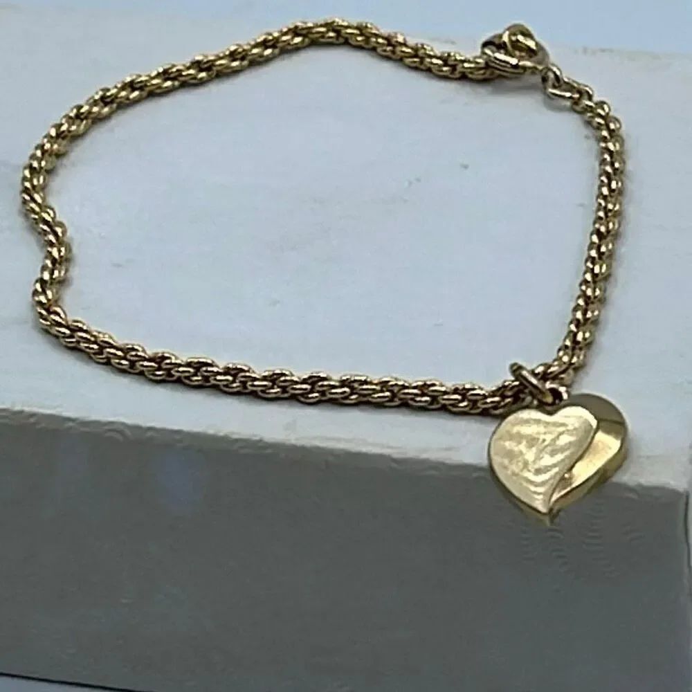 Vintage 6.5” Speidel “T” engraved heart charm bracelet.